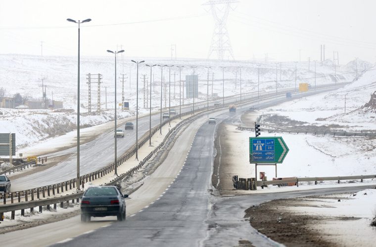 بارش برف و باران در جاده‌های ۷ استان/ تردد برون‌شهری ۱۳ درصد افزایش یافت